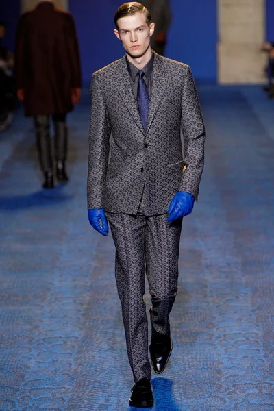 Look 30